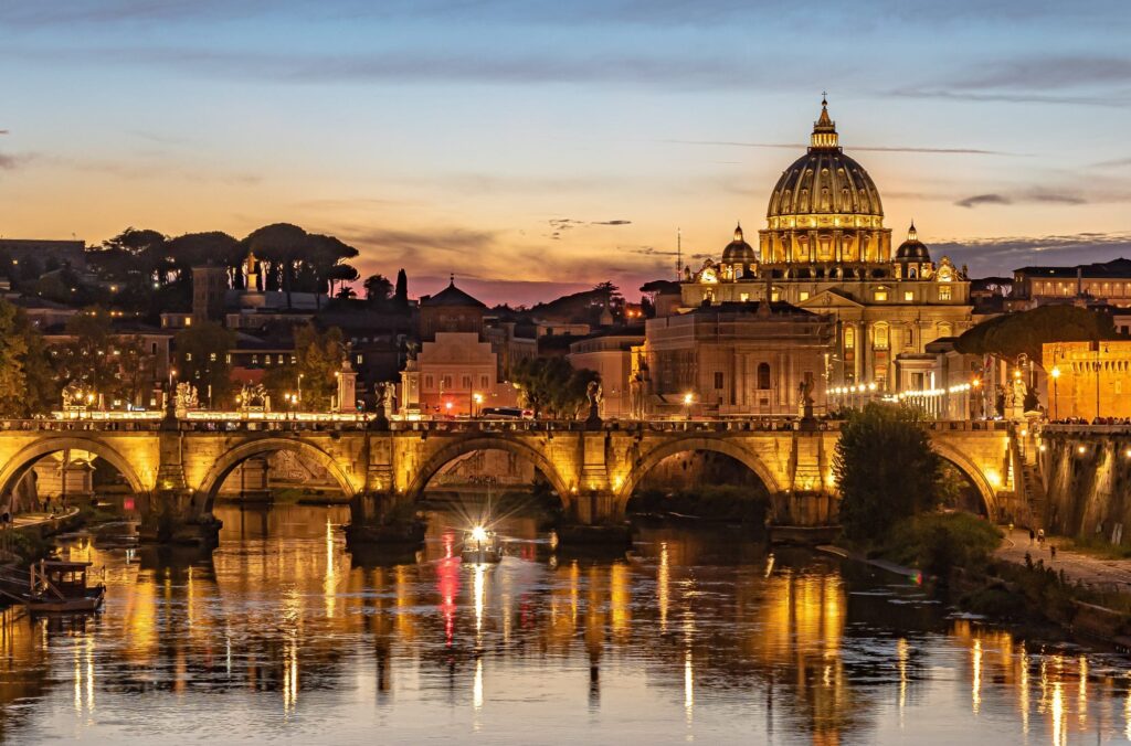 Roma di notte, skyline illuminato